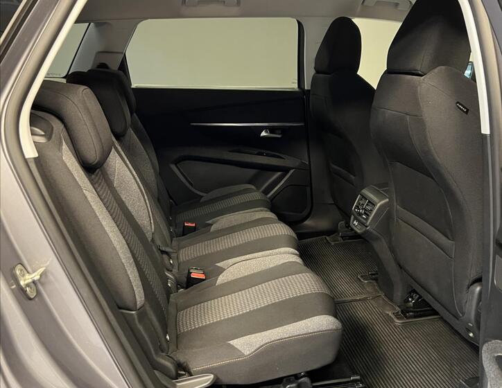 Peugeot 5008 11