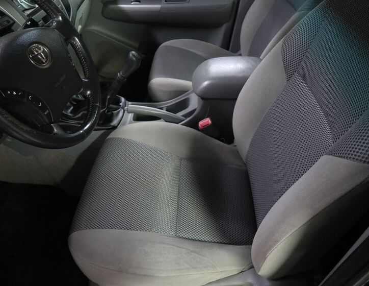 Toyota Hilux 9