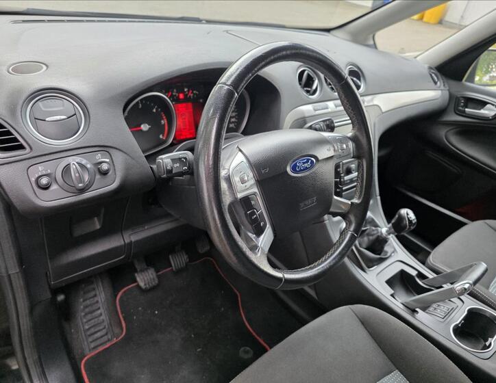Ford Galaxy 11