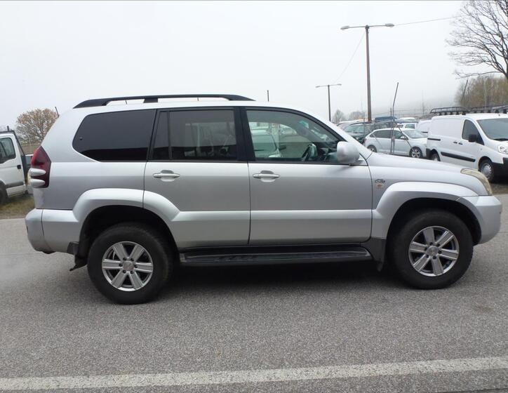 Toyota Land Cruiser 6