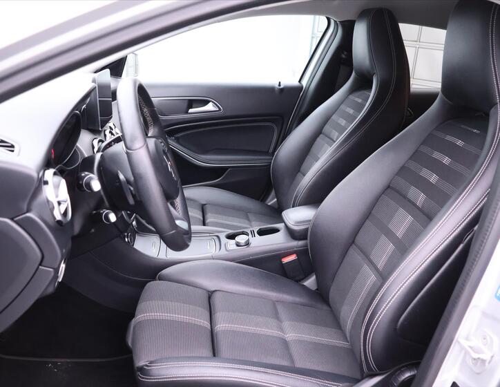 Mercedes-Benz GLA 13