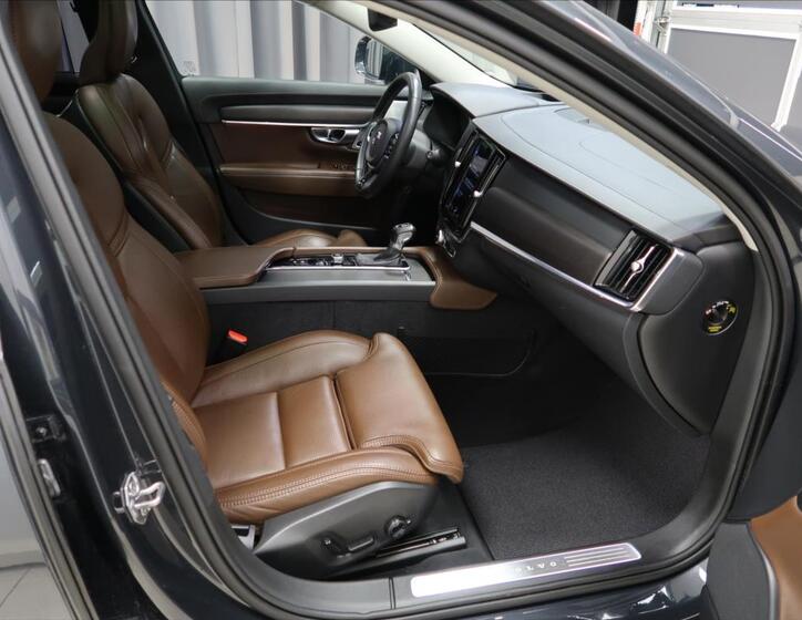 Volvo V90 13
