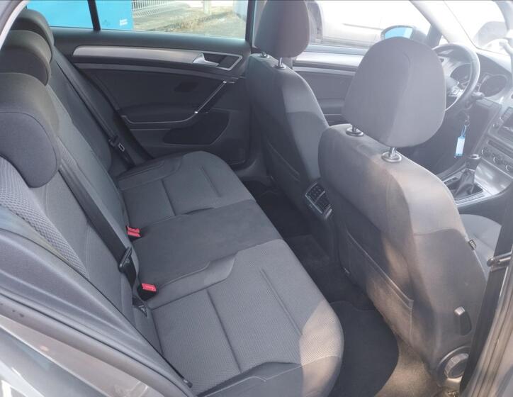 Volkswagen Golf 9