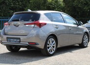 Toyota Auris 5