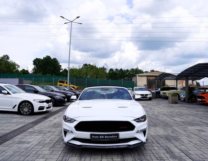 Ford Mustang 1