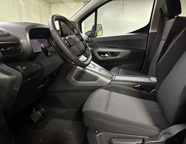 Toyota ProAce 9