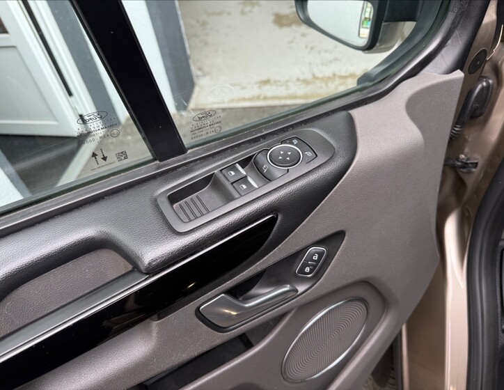 Ford Tourneo Custom 20