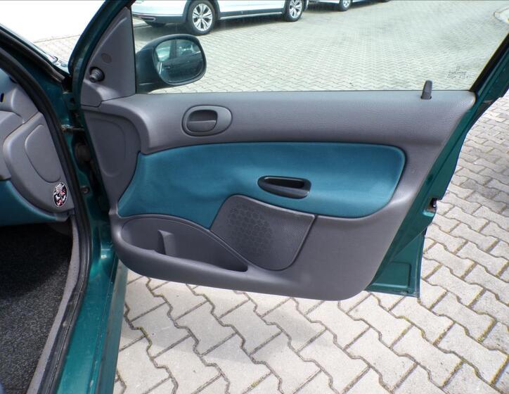 Peugeot 206 23
