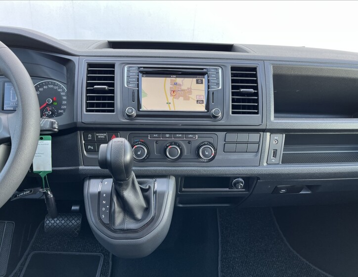 Volkswagen Caravelle 51