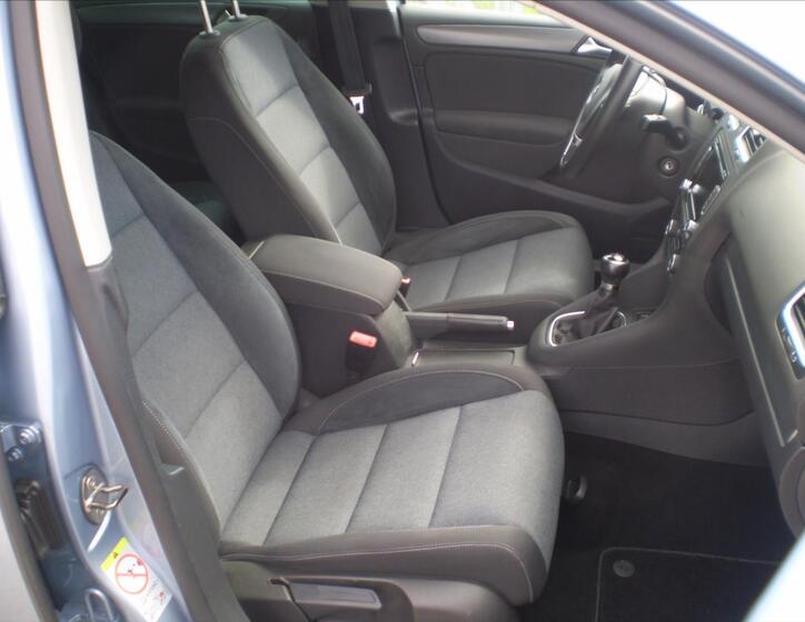 Volkswagen Golf 11