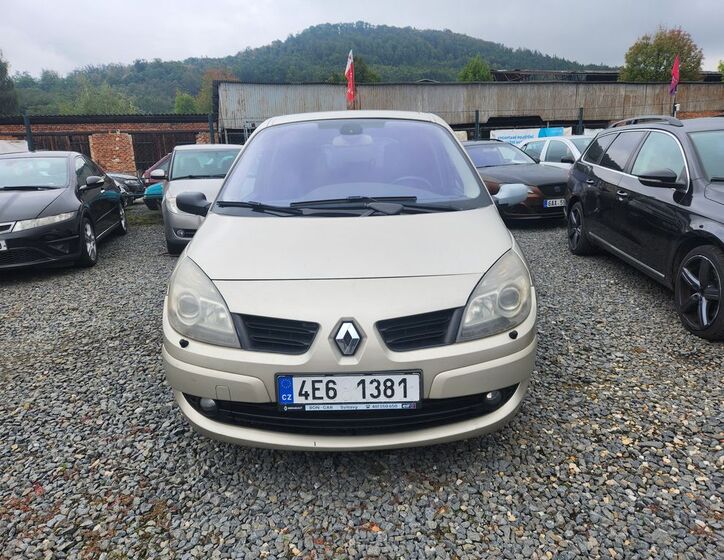 Renault Scénic 8