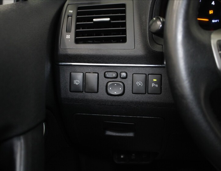 Toyota Avensis 14