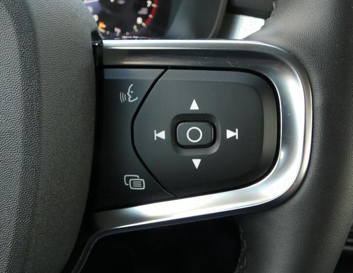 Volvo XC40 12