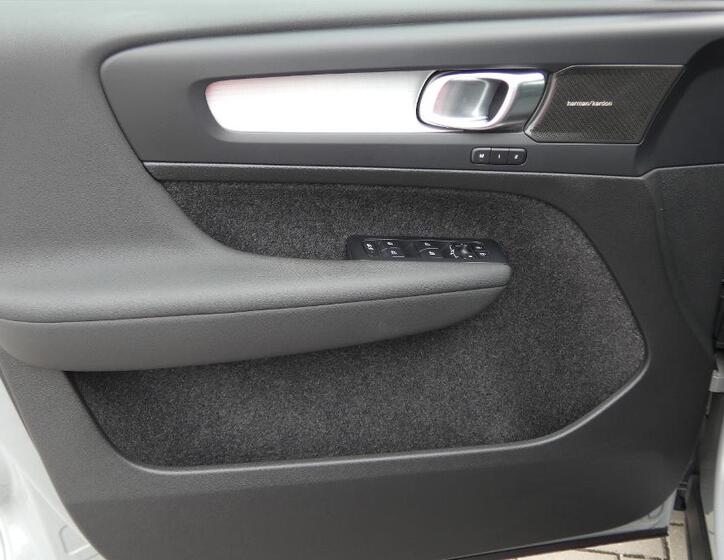 Volvo XC40 8