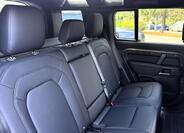 Land Rover Defender 17