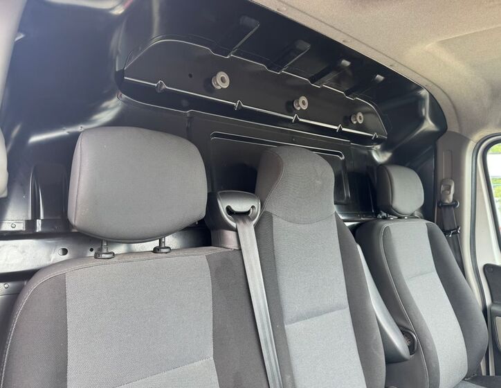 Nissan NV400 19