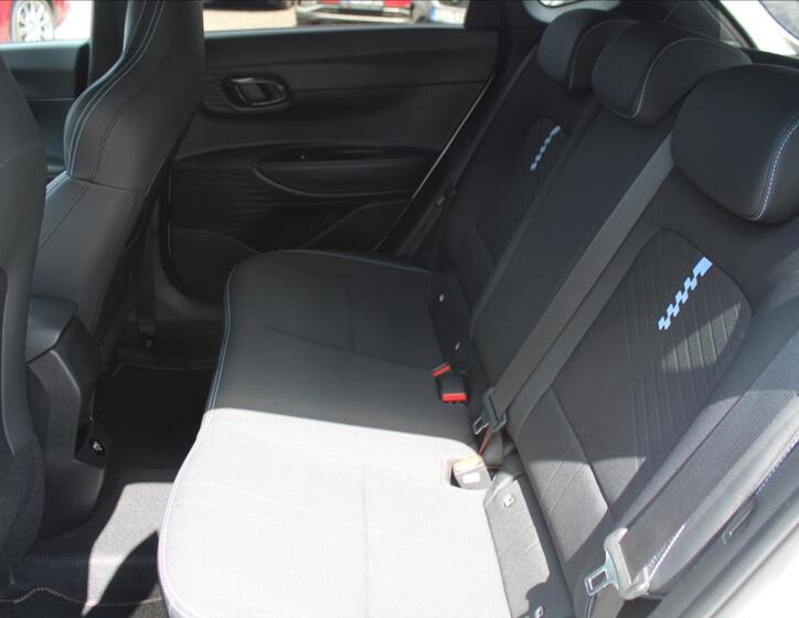 Hyundai i20 10