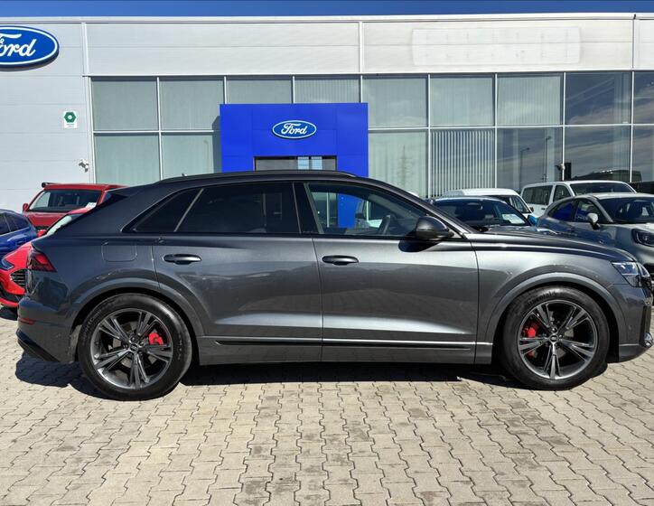 Audi Q8 6