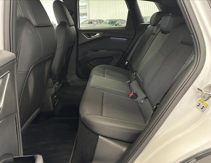 Audi Q4 24