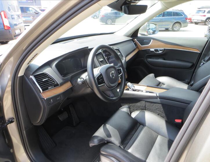 Volvo XC90 13