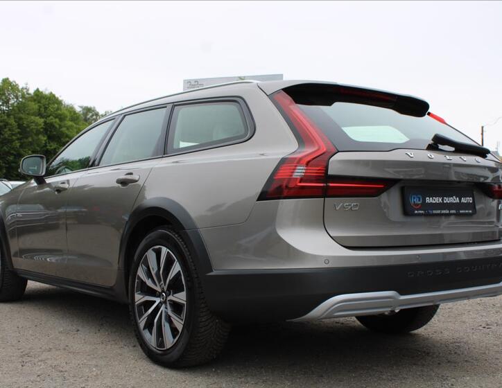 Volvo V90 7