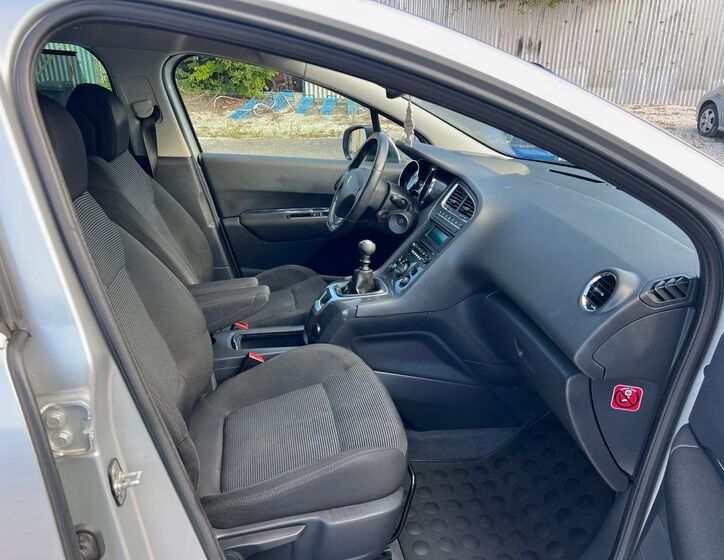 Peugeot 5008 9