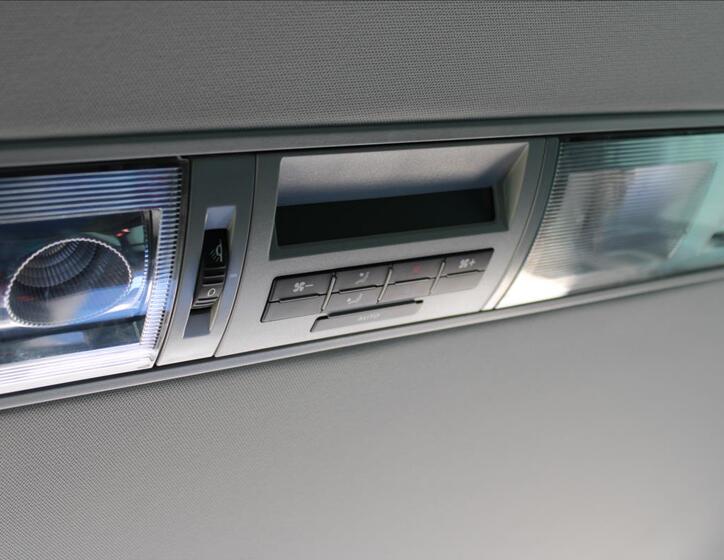 Volkswagen Caravelle 34