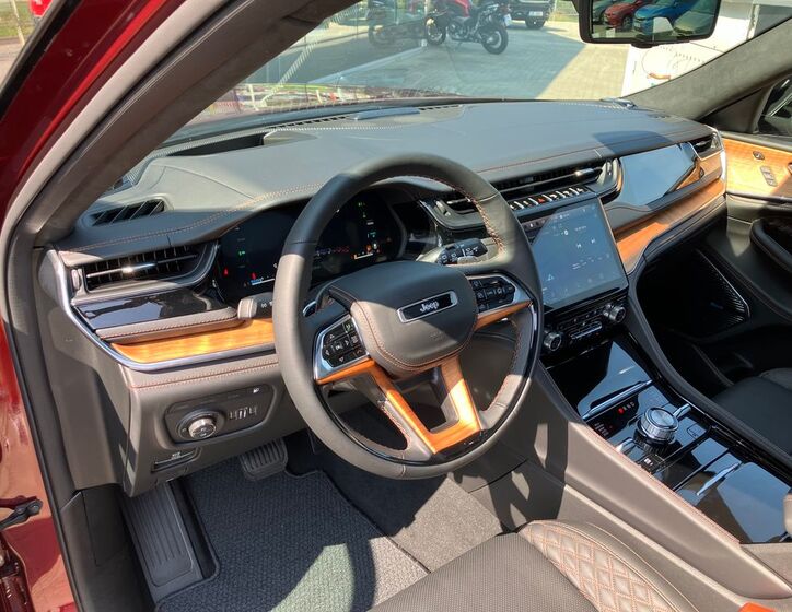 Jeep Grand Cherokee 23