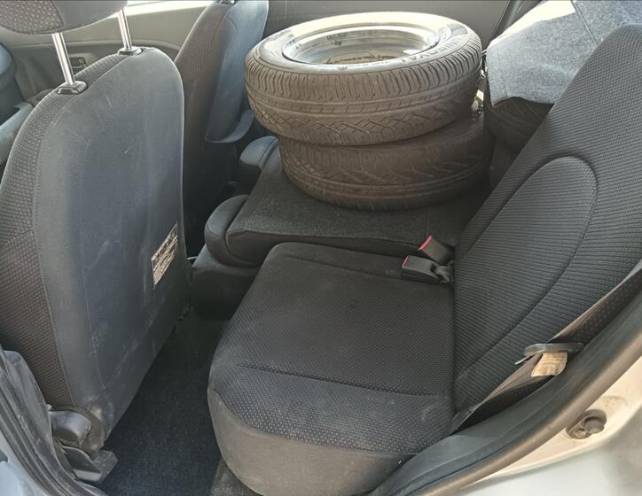 Daihatsu Sirion 19