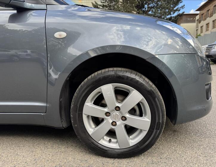 Suzuki Swift 18