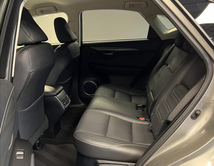 Lexus NX 300h 8