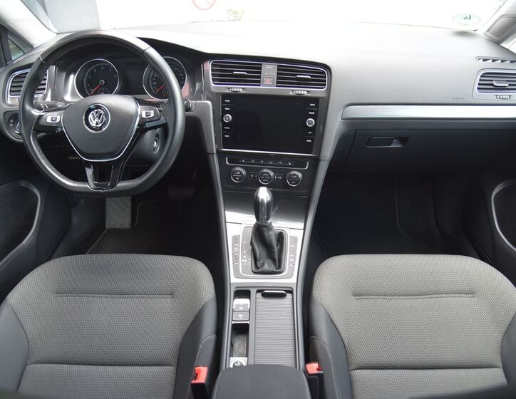Volkswagen Golf 24