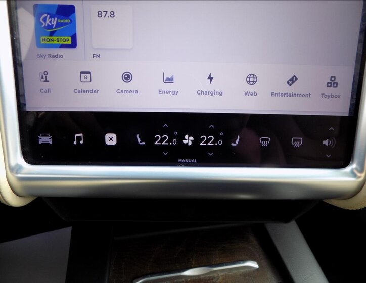 Tesla Model X 48