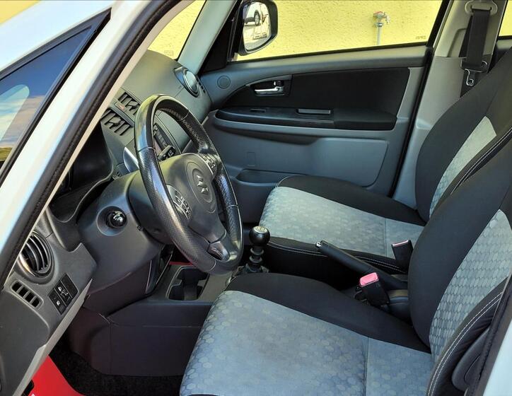 Suzuki SX4 24