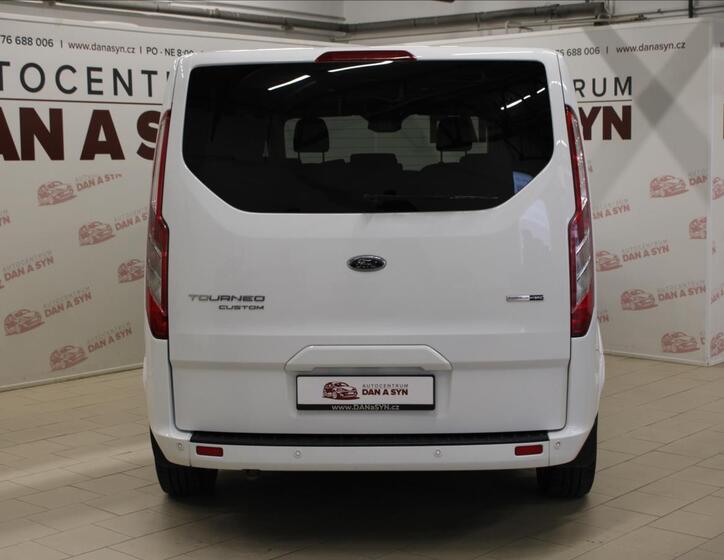 Ford Tourneo Custom 5
