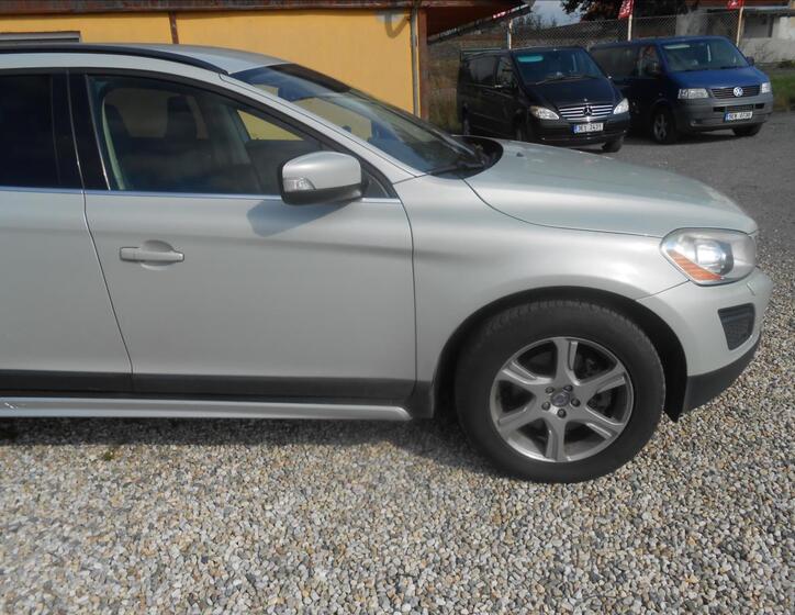 Volvo XC60 4