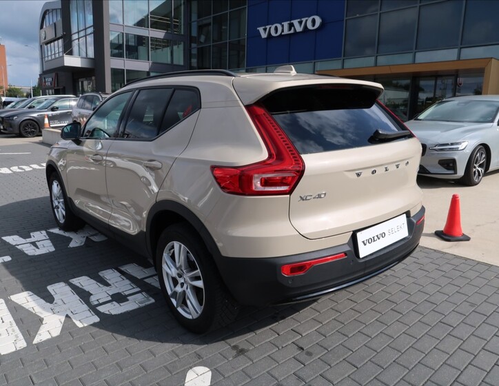 Volvo XC40 6