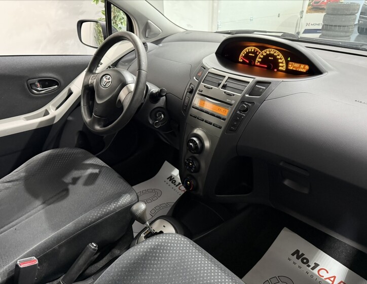 Toyota Yaris 12