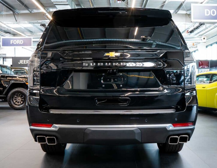 Chevrolet Suburban 3