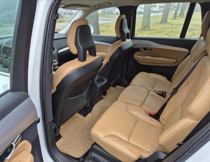 Volvo XC90 11