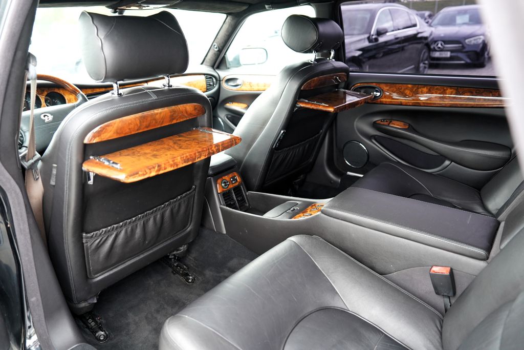 Jaguar XJR