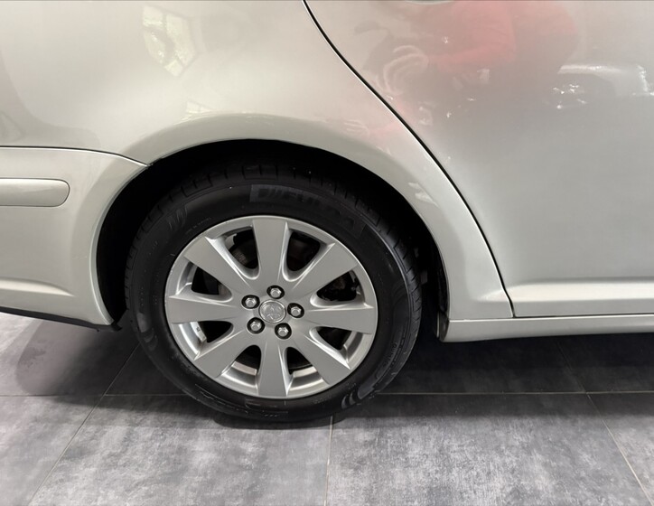 Toyota Avensis 36