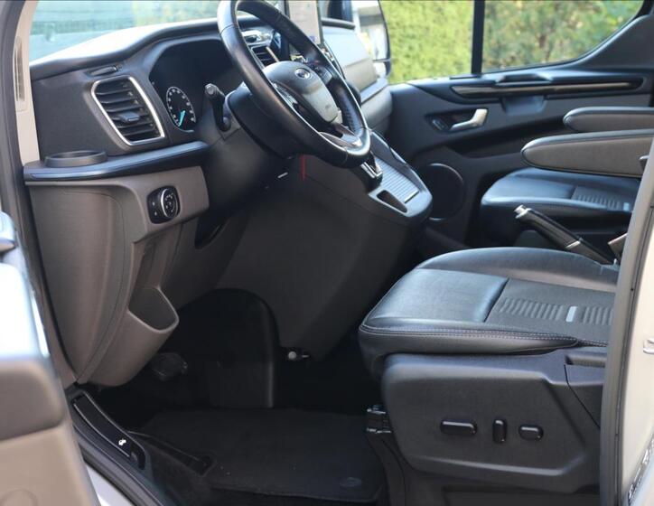 Ford Tourneo Custom 14