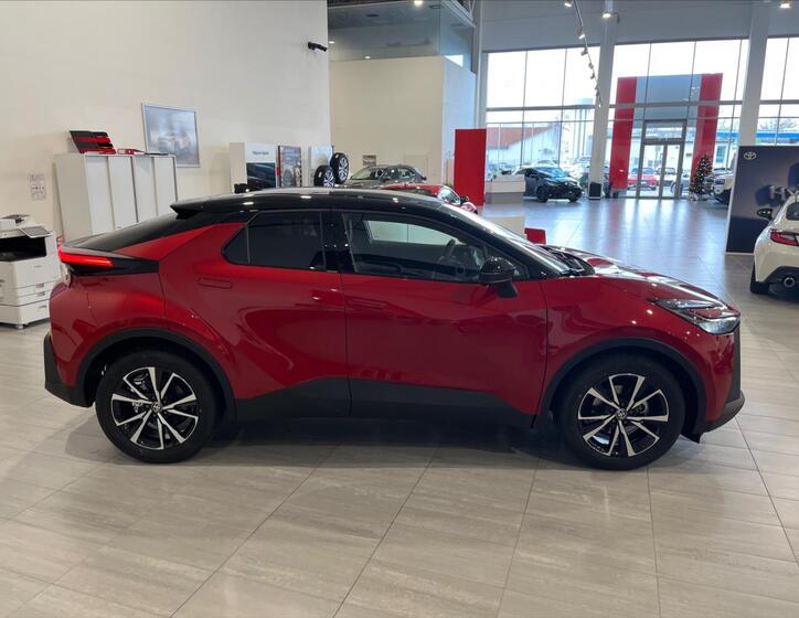 Toyota C-HR 4