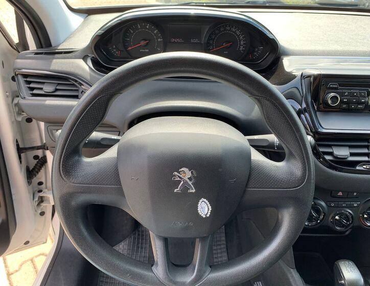 Peugeot 208 9