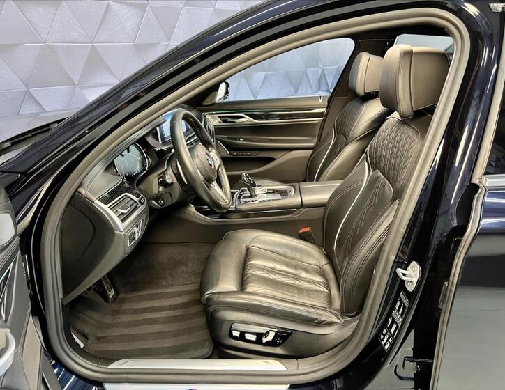BMW Řada 7 11