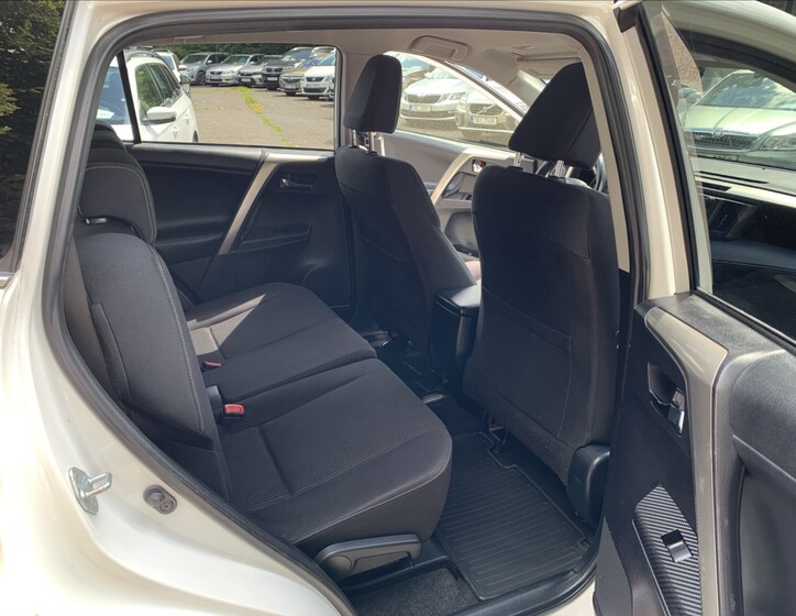 Toyota RAV4 16
