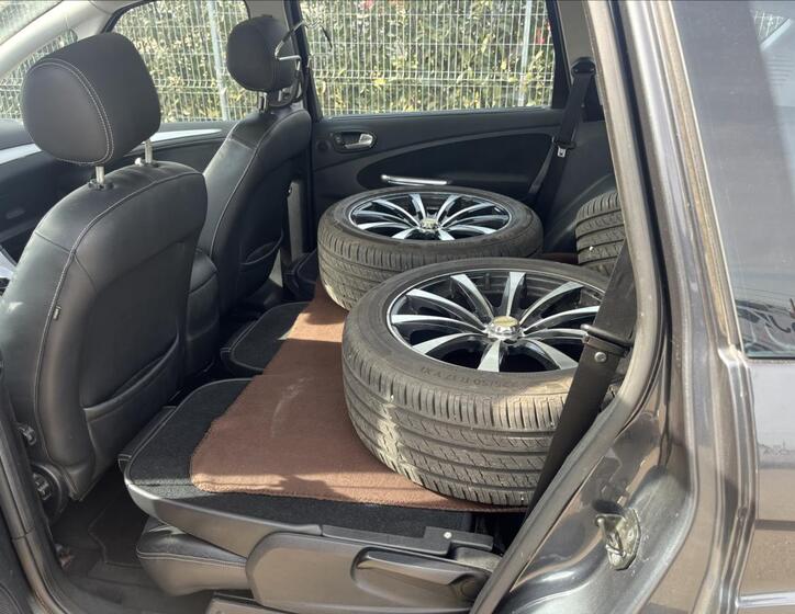 Ford S-MAX 12