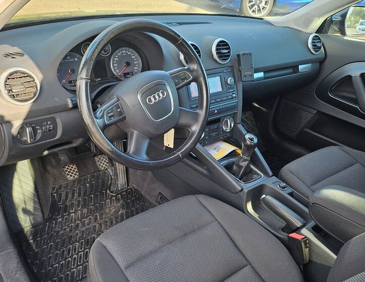 Audi A3 8