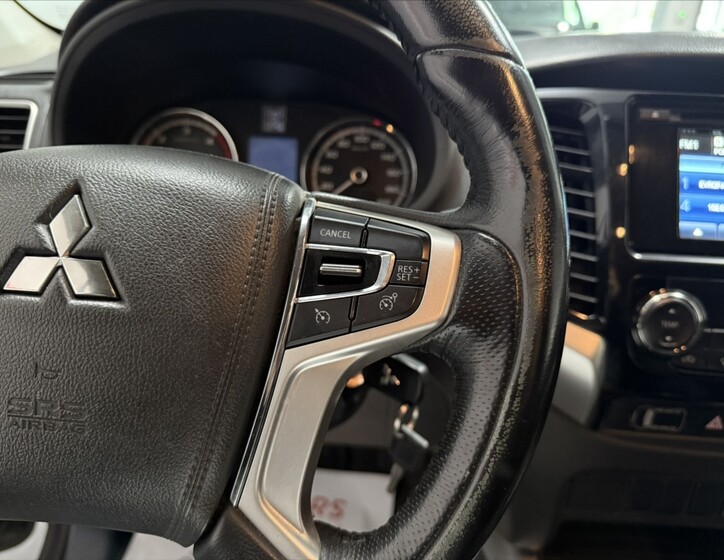 Mitsubishi L200 8